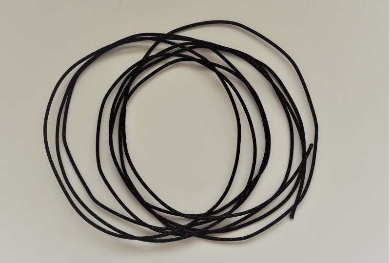 Kabel elektryczny w oplocie klejonym 1,5 mm, czarny z czerwonymi prążkami, 1m, Jawa, CZ-photo1