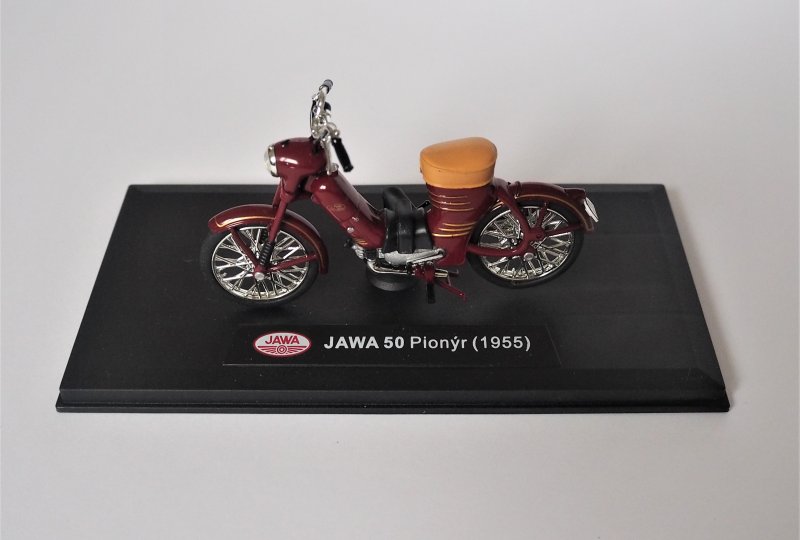 Model motocykla Jawa 50 typ 550 (kolor czerwony)-photo1