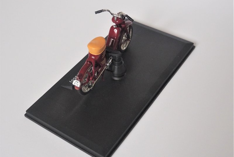 Model motocykla Jawa 50 typ 550 (kolor czerwony)-photo2