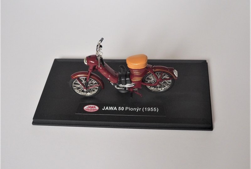 Model motocykla Jawa 50 typ 550 (kolor czerwony)-photo4