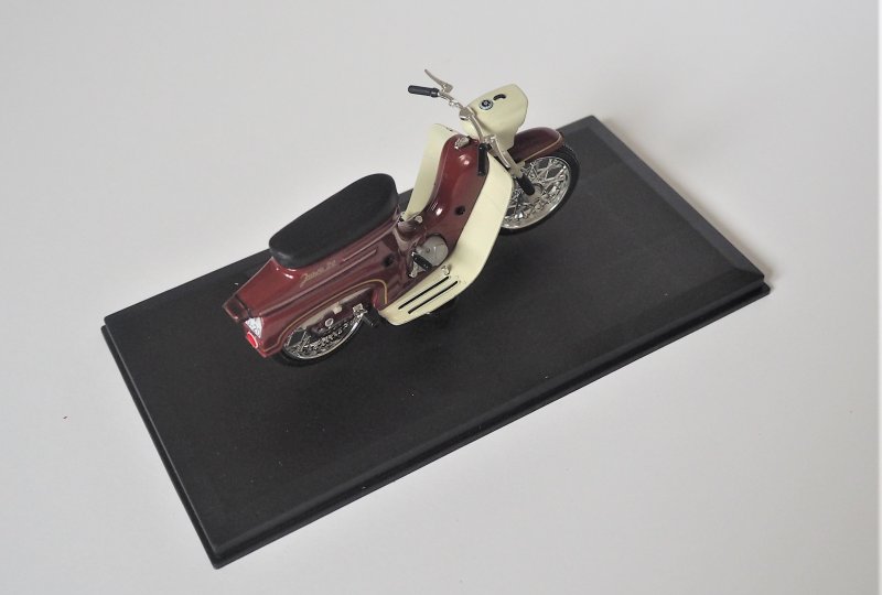 Model motocykla Jawa 50 typ 20 (kolor czerwony ciemny)-photo2