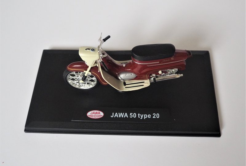 Model motocykla Jawa 50 typ 20 (kolor czerwony ciemny)-photo4