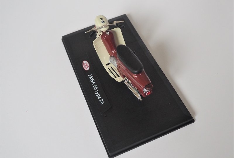 Model motocykla Jawa 50 typ 20 (kolor czerwony ciemny)-photo3