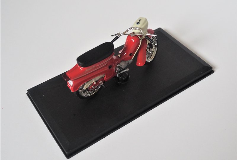 Model motocykla Jawa 50 typ 21 (kolor czerwony)-photo2