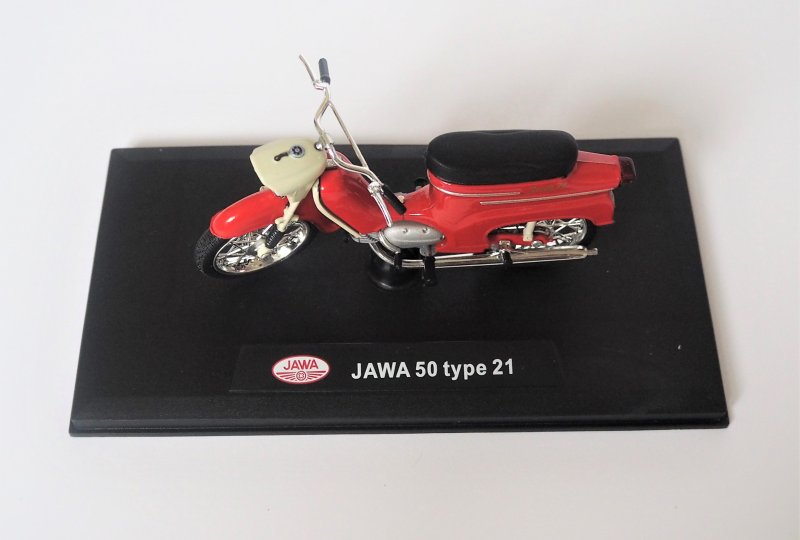 Model motocykla Jawa 50 typ 21 (kolor czerwony)-photo4