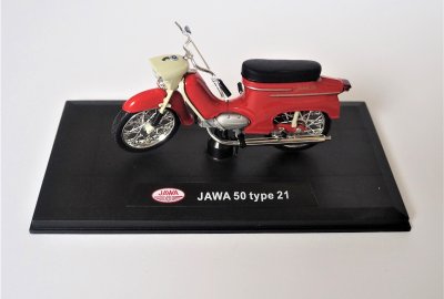 Model motocykla Jawa 50 typ 21 (kolor czerwony)