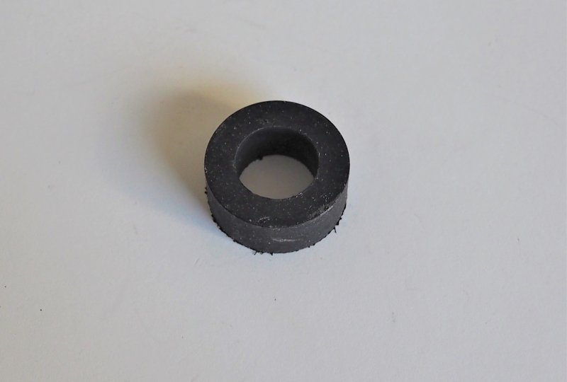 Guma przedniego uchwytu zbiornika, 23x14x10mm, CZ Sport, 476-488-photo1
