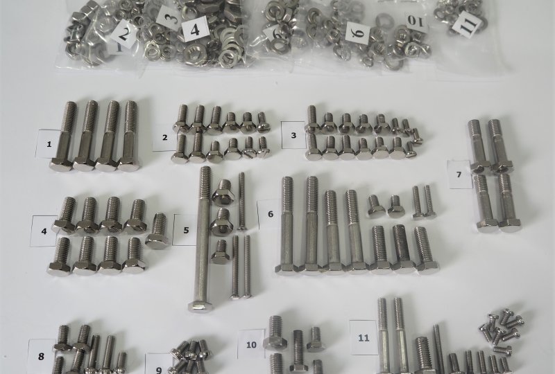 Komplet śrub, bez silnikowych, nierdzewne/polerowane, CZ 125-250 typ 450/453/455/475/470/473, ze stacyjką w zbiorniku-photo1