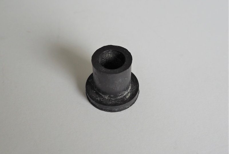 Dolna guma filtra powietrza 18x15mm, CZ 476-472-photo1