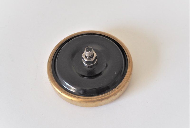 Odblask szklany czerwony z ramką mosiężną polerowaną, średnica 53 mm, Jawa, CZ-photo3