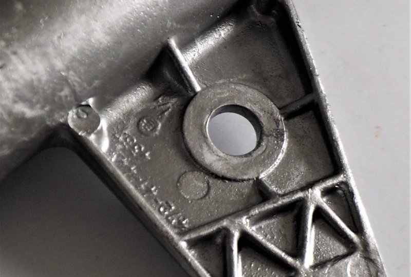 Uchwyt przedniej lampy, lewy, aluminium, CZ-photo4