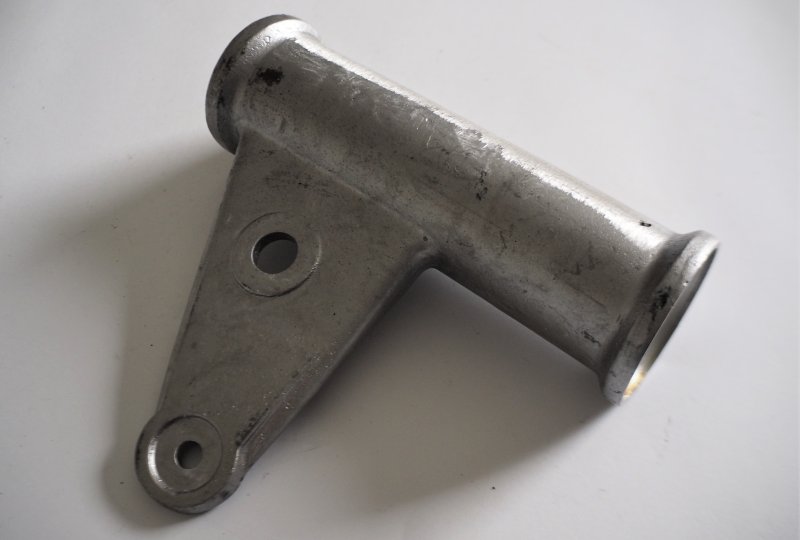 Uchwyt przedniej lampy, lewy, aluminium, CZ-photo1