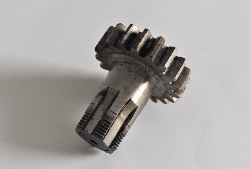Zębatka skrzyni biegów na napęd łańcucha, 19 zębów, oryginał, Jawa 250/350-photo3