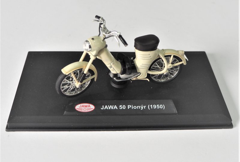 Model motocykla Jawa 50 typ 550 (kolor kremowy)-photo1