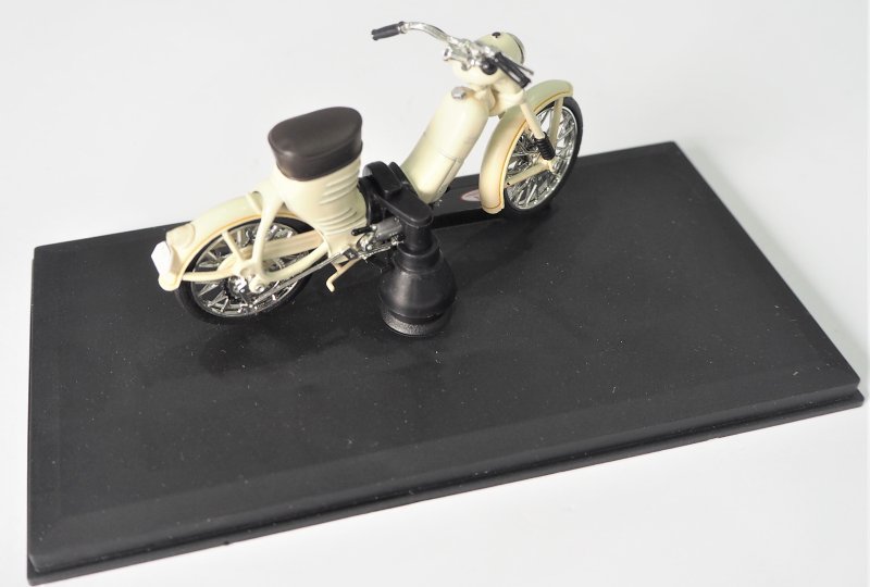 Model motocykla Jawa 50 typ 550 (kolor kremowy)-photo2