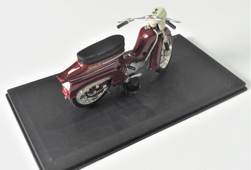 Model motocykla Jawa 50 typ 21 (kolor czerwony ciemny)-photo2