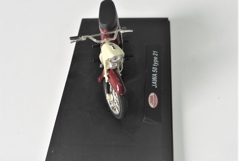 Model motocykla Jawa 50 typ 21 (kolor czerwony ciemny)-photo3
