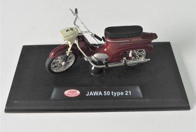 Model motocykla Jawa 50 typ 21 (kolor czerwony ciemny)
