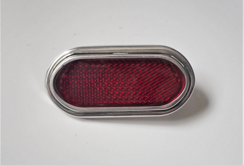 Odblask czerwony, owalny, aluminiowa ramka, ze śrubkami, plastik, Jawa, CZ-photo1