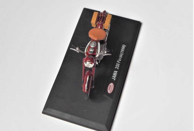 Model motocykla Jawa 350 Perak z sakwami-photo1