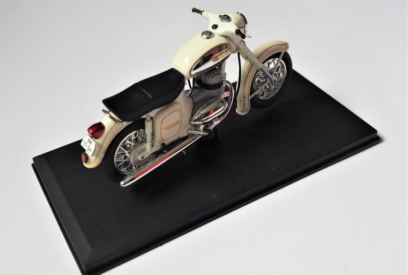 Model motocykla Jawa 350 Panelka, automatic-photo3