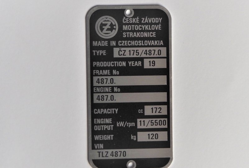 Tabliczka znamionowa, w języku angielskim, CZ 175/487.0-photo1