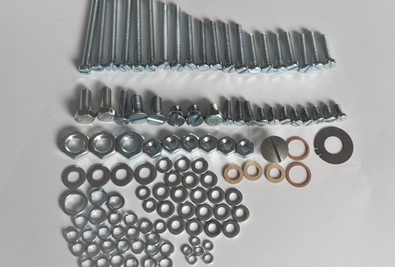 Komplet śrub silnikowych, ocynk, CZ 125, 150/C-photo1