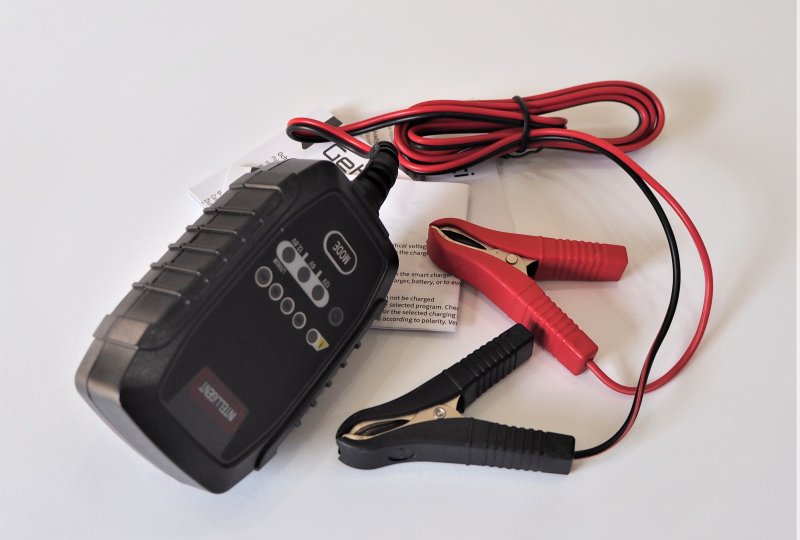 Ładowarka akumulatorowa automatyczna 6V/12V-photo1