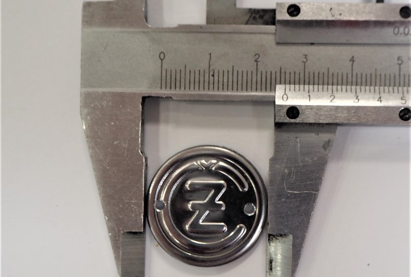 Znaczek klaksonu z logo ČZ, chromowany-photo3