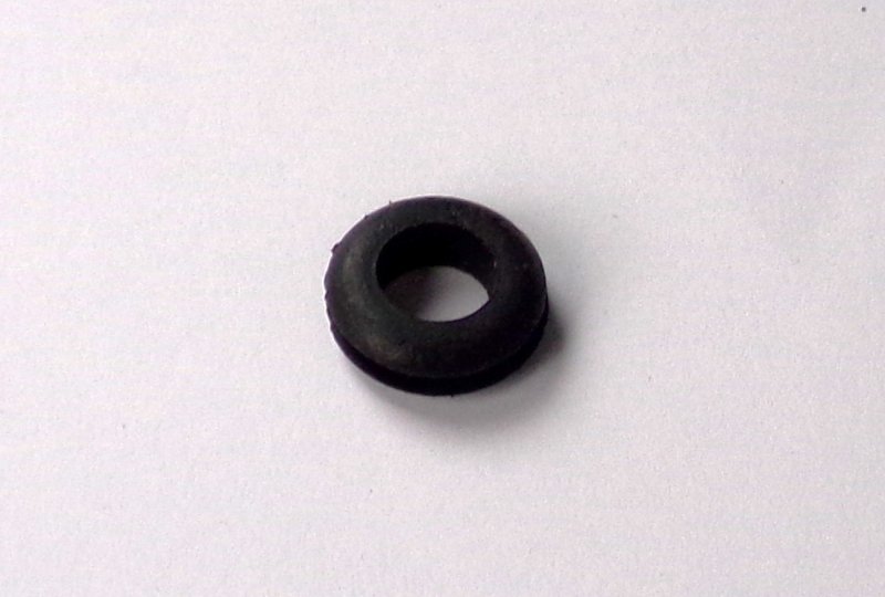 Gumowa przelotka tylnego błotnika do kabli kierunkowskazu, 17x12x9 mm, oryginał, CZ 487-488-photo1