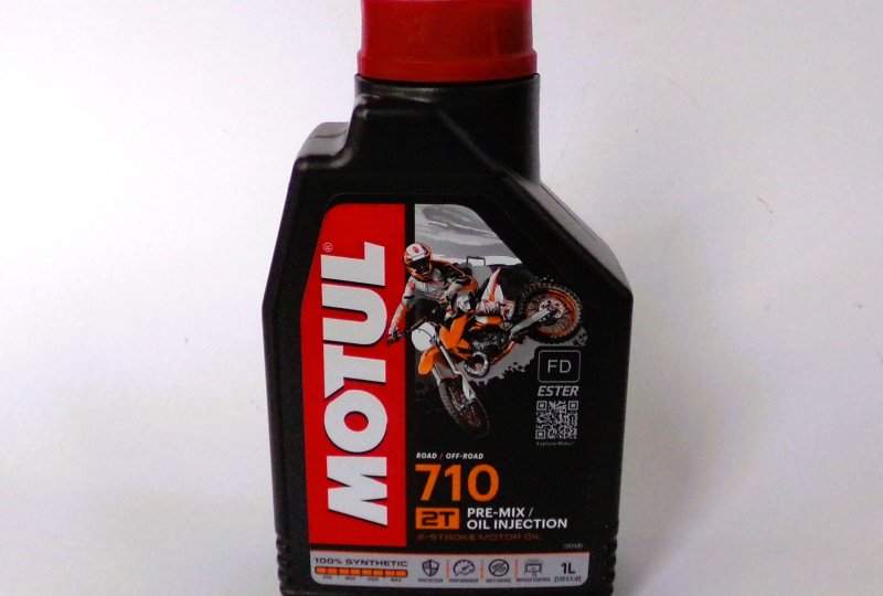 Olej do paliwa MOTUL 710 2T 1 L-photo1