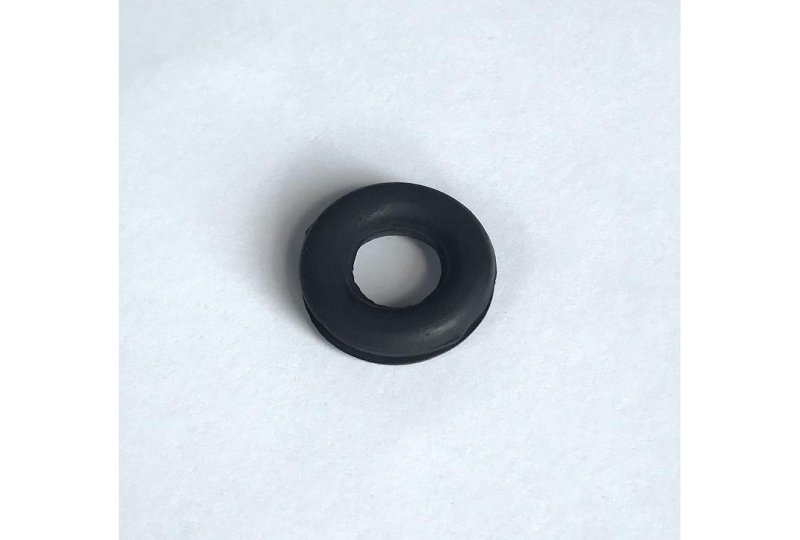 Gumowa przelotka kabli tylnego kierunkowskazu, 24 x 16 x 3 mm, CZ 472-photo1