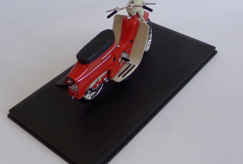 Model motocykla Jawa 50 typ 20 (kolor czerwony)-photo3