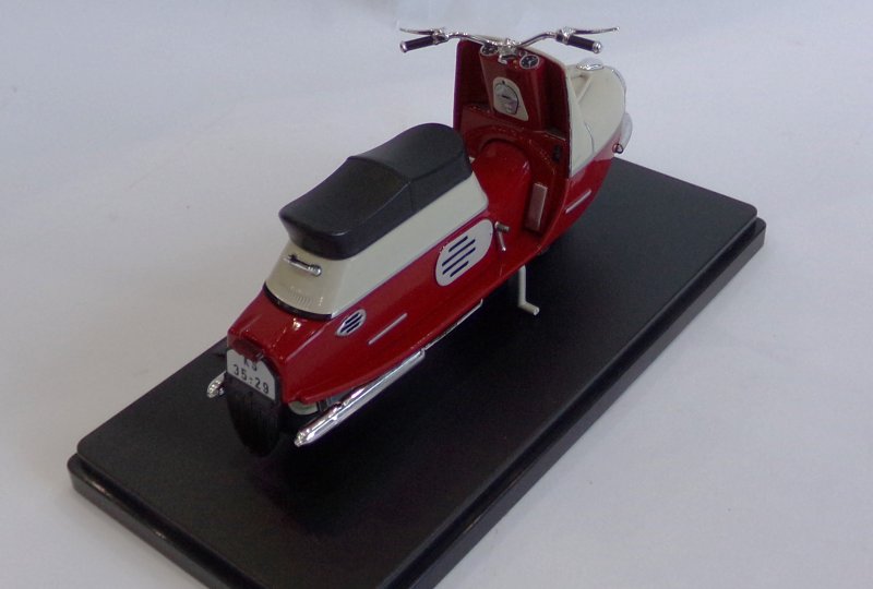 Model motocykla CZ 175/501-photo3