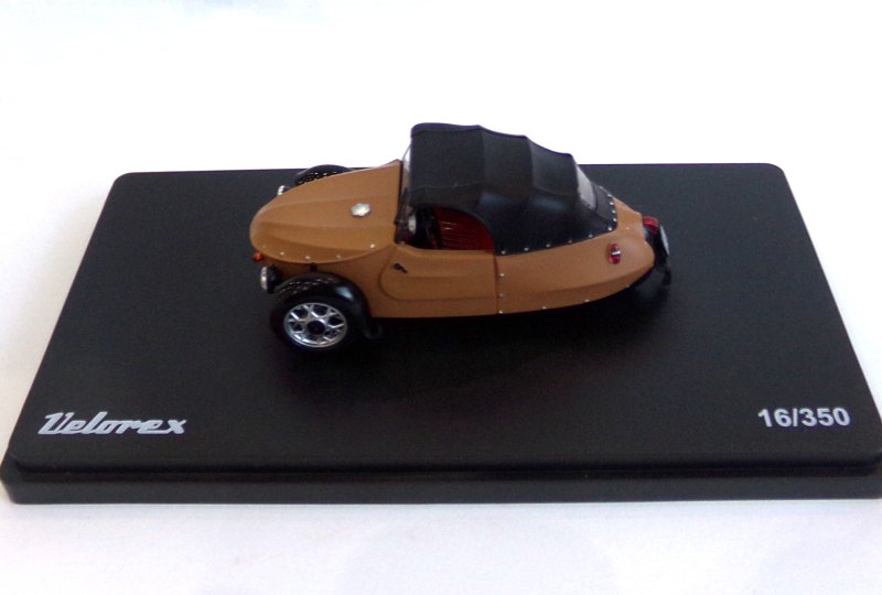 Model VELOREX 350 (kolory beżowy/czarny)-photo1