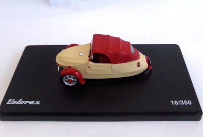 Model VELOREX 350 (kolory piaskowy/czerwony)