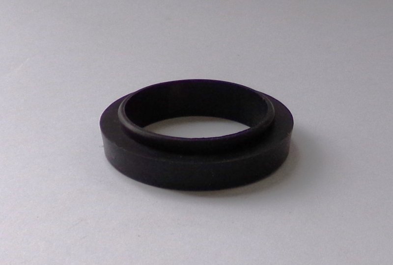 Guma uchwytu przedniej lampy, górna, 46x34x10x7 mm, Jawa 634, Californian-photo2