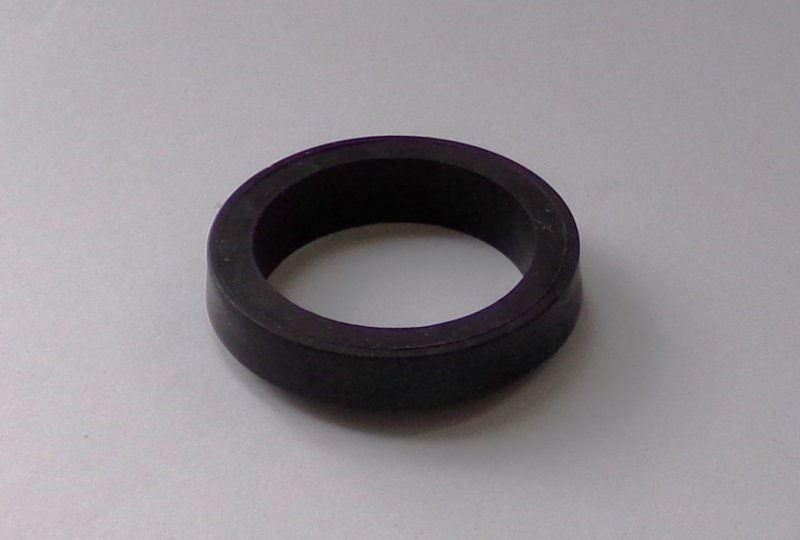 Guma uchwytu przedniej lampy, górna, 46x34x10x7 mm, Jawa 634, Californian-photo3