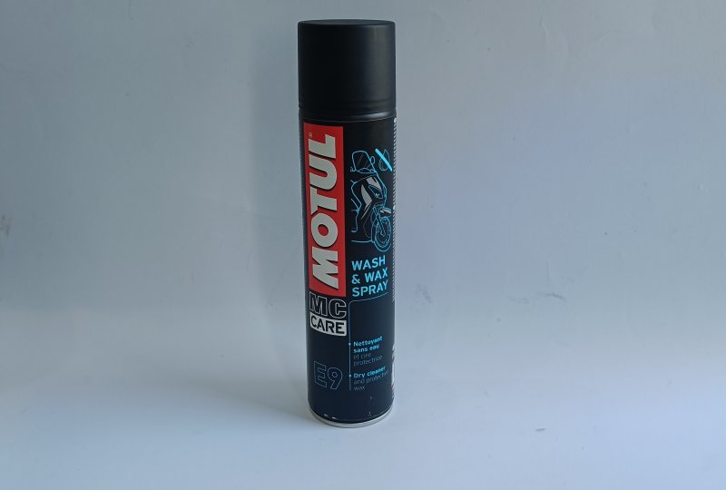 Preparat do czyszczenia motocykla MOTUL E9 WASH & WAX SPARY 400ml-photo1